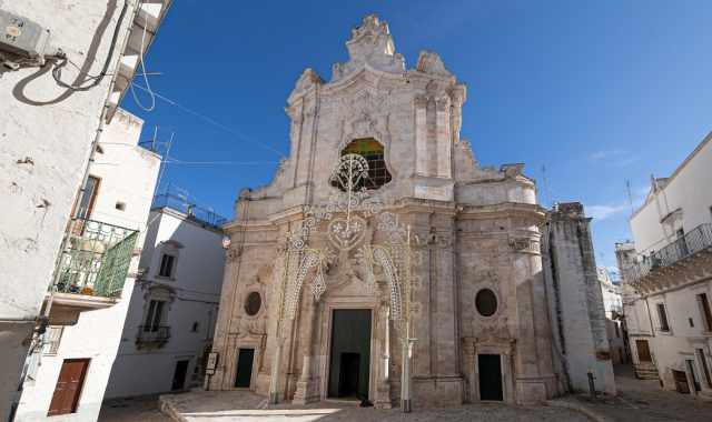 Putignano, Santa Maria la Greca: la chiesa da cui ha avuto origine il famoso Carnevale